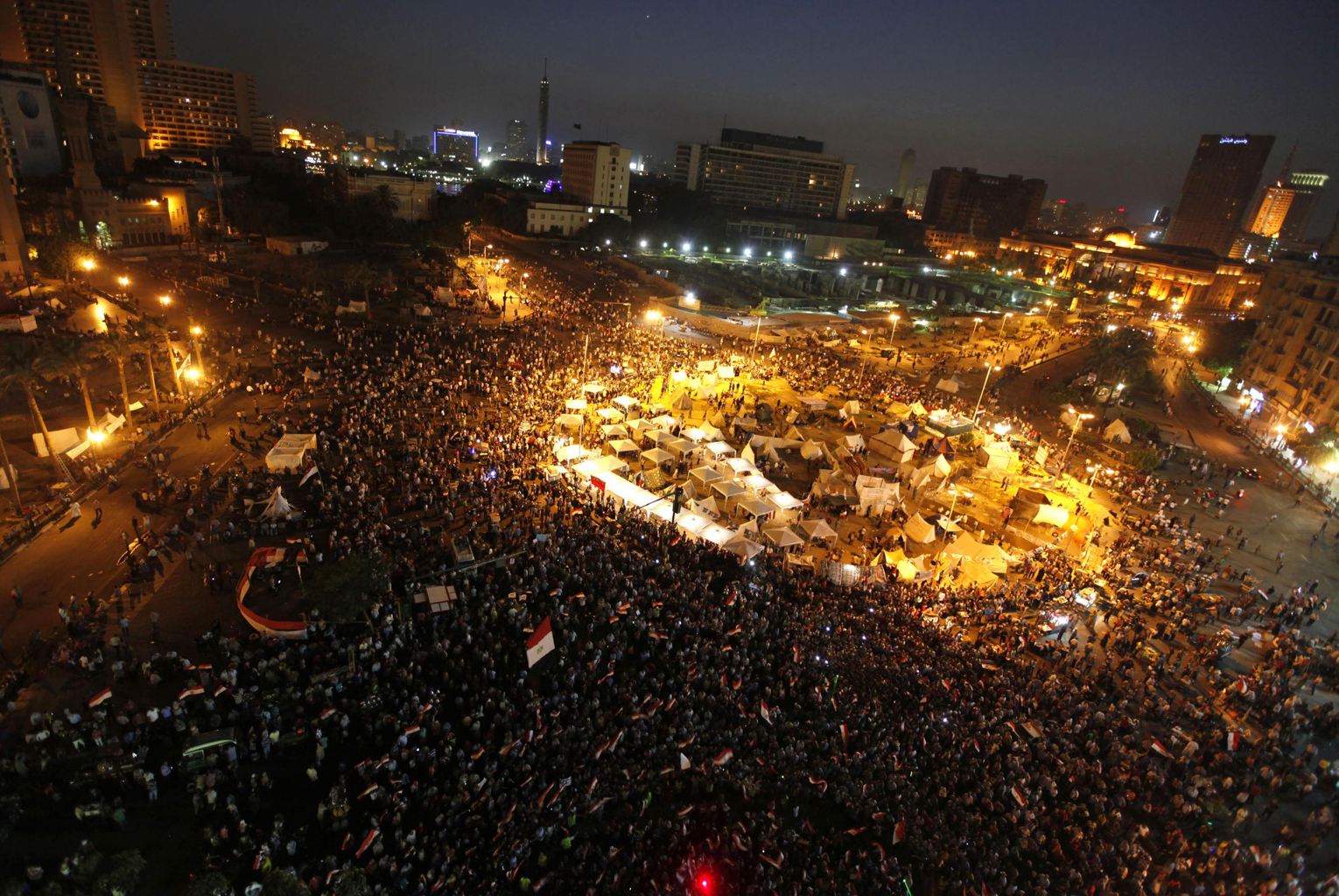 http://naghdefarsi.com/media/kunena/attachments/1452/EGYPT-PROTESTS.jpg